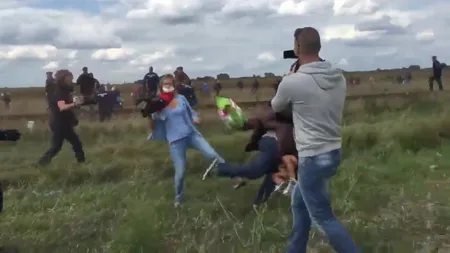 Jurnalista maghiară care a lovit un imigrant cu piciorul a fost pusă sub acuzare