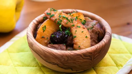 Reţeta zilei: Mâncare de gutui cu carne