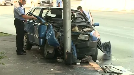 Accident la ieşirea din Capitală. Doi oameni au fost răniţi