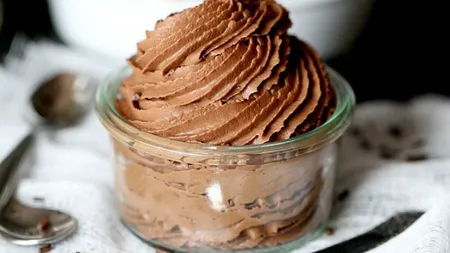 Cea mai simplă reţetă de mousse de ciocolată