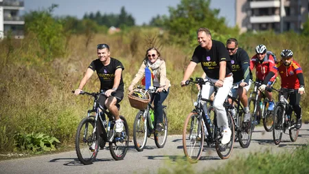 Klaus Iohannis a pedalat pentru militarii români răniţi în Afganistan VIDEO