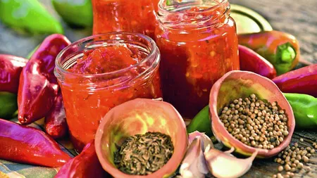 Cum să faci cea mai bună pastă picantă de ardei. Secretele unei reţete din popor