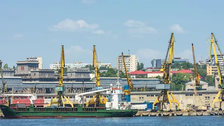 Administraţia Porturilor Maritime şi şase firme de pilotaj şi remorcaj, amendate cu 5 milioane euro
