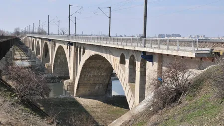 Tragedie, un tânăr a căzut de pe un pod, la Buzău. Anchetatorii iau în calcul sinuciderea