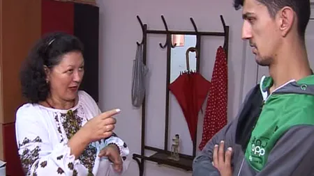 Sacrificiu de mamă: a dat examen de admitere alături de fiul surdo-mut