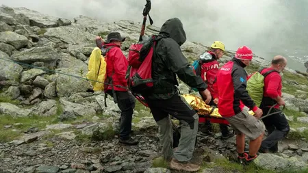 Salvamontiştii intervin în Munţii Făgăraş pentru salvarea unui turist care a căzut în gol 200 de metri