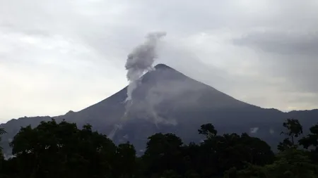 Puternică explozie a vulcanului Santiaguito din Guatemala