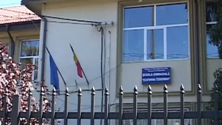 SCANDAL într-o şcoală din judeţul Gorj. Directoarea, acuzată că i-a instigat pe elevi la crimă VIDEO