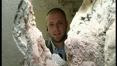 Bloc din Bucureşti, grav afectat de cutremur. Localnicii se tem să mai locuiască acolo VIDEO