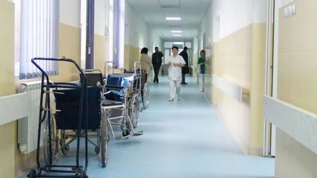 Şaisprezece persoane din cele câteva zeci intoxicate cu mâncarea de la nuntă, internate în spital