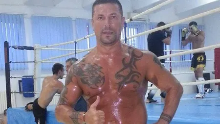 Fost campion mondial kickboxing, reţinut după ce şi-a terorizat fosta iubită: I-a trimis o coroană funerară la uşă!