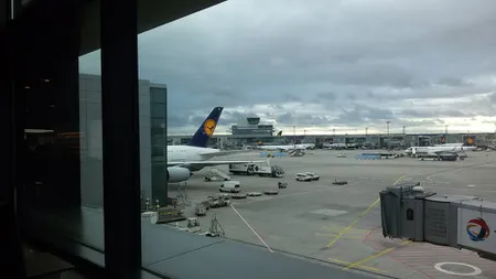 Primele două rute aeriene interne care leagă Iaşiul de Cluj şi Timişoara, inaugurate