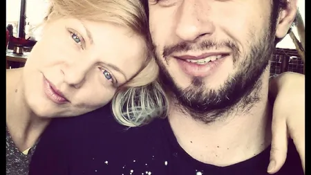 Dana Nălbaru şochează din nou. Şi-a scos sânul în avion şi şi-a făcut selfie