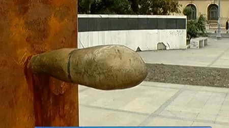 Sculptura în formă de penis din Piaţa Revoluţiei va fi demontată de Primăria Capitalei. Din ce cauză