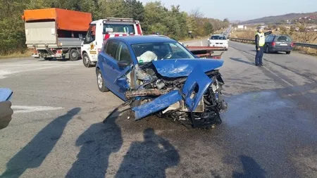 ACCIDENT cu mai mulţi răniţi la Iaşi: Două maşini s-au ciocnit frontal VIDEO