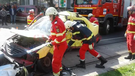 Accident GRAV în centrul oraşului Craiova: trei persoane au ajuns la spital