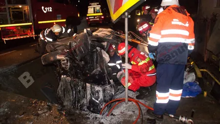 Tragedie rutieră în Bistriţa. Un tânăr a murit carbonizat în propria maşină VIDEO
