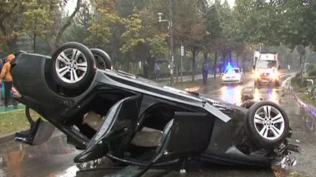 Accident spectaculos în Timişoara. Un tânăr a pierdut controlul volanului şi s-a răsturnat cu maşina VIDEO