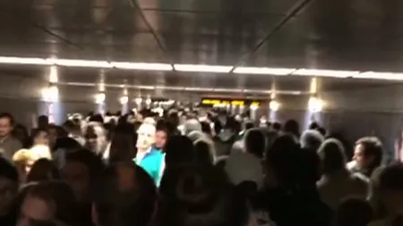 Probleme din cauza vremii în Capitală. HAOS şi AGLOMERAŢIE la metrou VIDEO