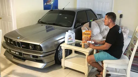 Uraganul Matthew: Un american şi-a parcat BMW-ul în sufragerie ca să nu-l ia vântul