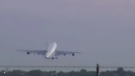 Avion deviat după ce toţi membrii echipajului s-au îmbolnăvit