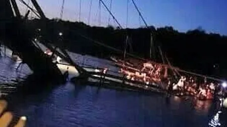 Cel puţin opt morţi şi 30 de răniţi în prăbuşirea unui pod între două insule în Bali VIDEO