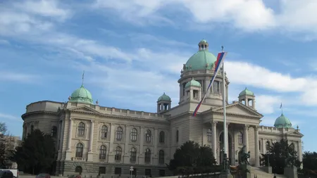 Un bărbat, arestat la Belgrad după ce a ameninţat că se va detona în faţa guvernului sârb