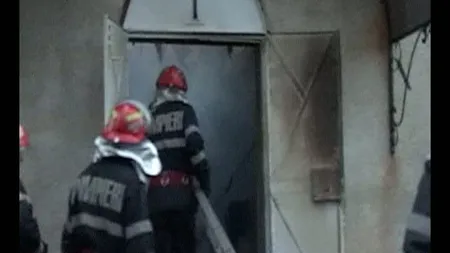 Biserică în flăcări la Huşi. Oamenii l-au căutat disperaţi pe preot