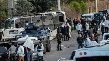 Atac TERORIST în Turcia: Un vehicul-capcană, detonat în faţa unei secţii de poliţie. Cel puţin 9 militari morţi şi 20 răniţi