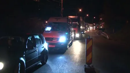 Cozi kilometrice şi nervi întinşi la maximum pe DN 1. Au început lucrările de asfaltare