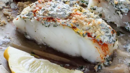 Cea mai simplă reţetă de cod la cuptor cu usturoi şi lămâie