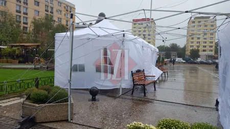 Corturile comercianţilor din Iaşi au fost smulse de vânt şi jefuite de trecători