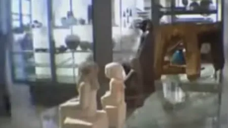 Statuia egipteană antică care se mişcă singură. Nimeni nu are o explicaţie logică VIDEO