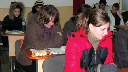 Elevii unui liceu din Severin au venit la şcoală cu pături. Conducerea şcolii a redus programul