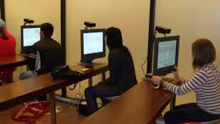 O tânără a vrut să trişeze la proba scrisă pentru examenul de conducere, însă a fost prinsă şi arestată