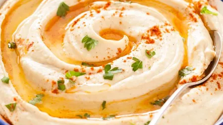 Cum să faci cel mai bun hummus. Secretele unui preparat delicios şi cremos