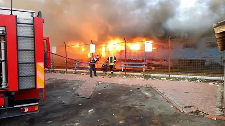 Incendiu în gara din Craiova. Două vagoane au luat foc FOTO
