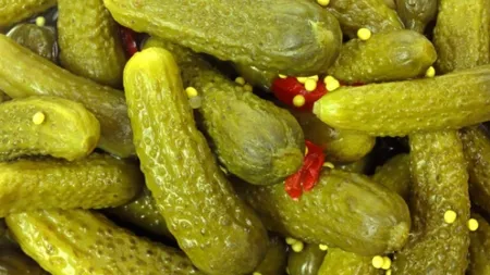 REŢETĂ MURĂTURI: Secretul rezistenţei celor mai delicioşi CASTRAVEŢI MURAŢI
