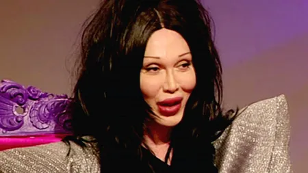 Pete Burns a murit la 57 de ani din cauza operaţiilor estetice