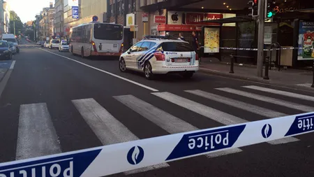 Bărbatul care a agresat cu un cuţit doi poliţişti la Bruxelles, inculpat pentru tentativă de asasinat terorist