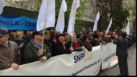 Funcţionarii ameninţă cu proteste: 