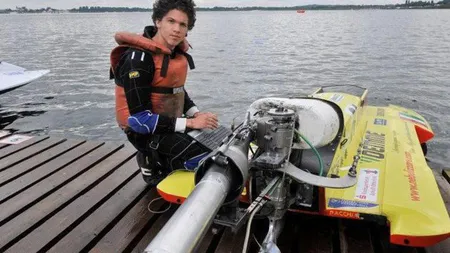 Campion mondial în cursele de bărci de mare viteză, mort în timpul cursei. Avea doar 24 de ani