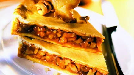 Desertul Zilei: Tartă cu caramel şi nuci