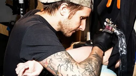 Avertismentul medicilor australieni: Tatuajele pot provoca infecţii chiar și după 15 ani de la realizarea lor