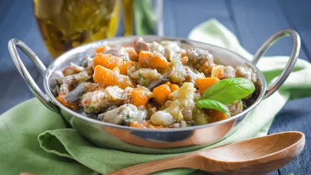 Tocăniţă de pui cu cartofi şi morcovi, reţetă delicioasă de toamnă