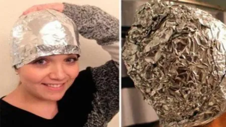 Şi-a pus folie de aluminiu pe păr după ce şi-a spălat părul. Trebuie să vezi ce lucru uimitor i s-a întâmplat
