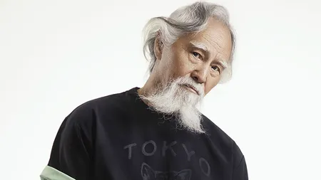 La 80 de ani, este fotomodel. Cum arată cel mai sexy bunic din lume FOTO