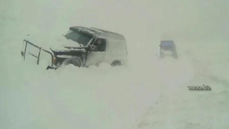 VISCOL la munte. În Pasul Prislop zăpada măsoară 30 de centimetri VIDEO