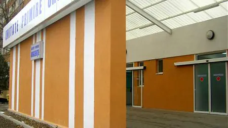 Vin sărbătorile. Un bărbat din Botoşani s-a înjunghiat în mână când a vrut să taie porcul