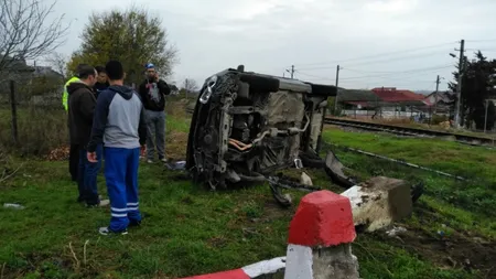 Maşină, lovită de tren în Constanţa. Pasagerul a sărit din autoturism în momentul impactului VIDEO